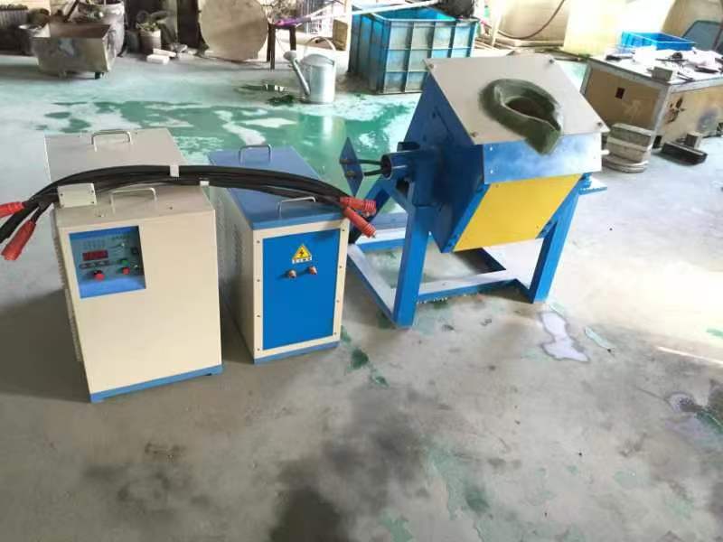 实验室熔铝炉选型实战:50kg翻转炉+除气方案落地记