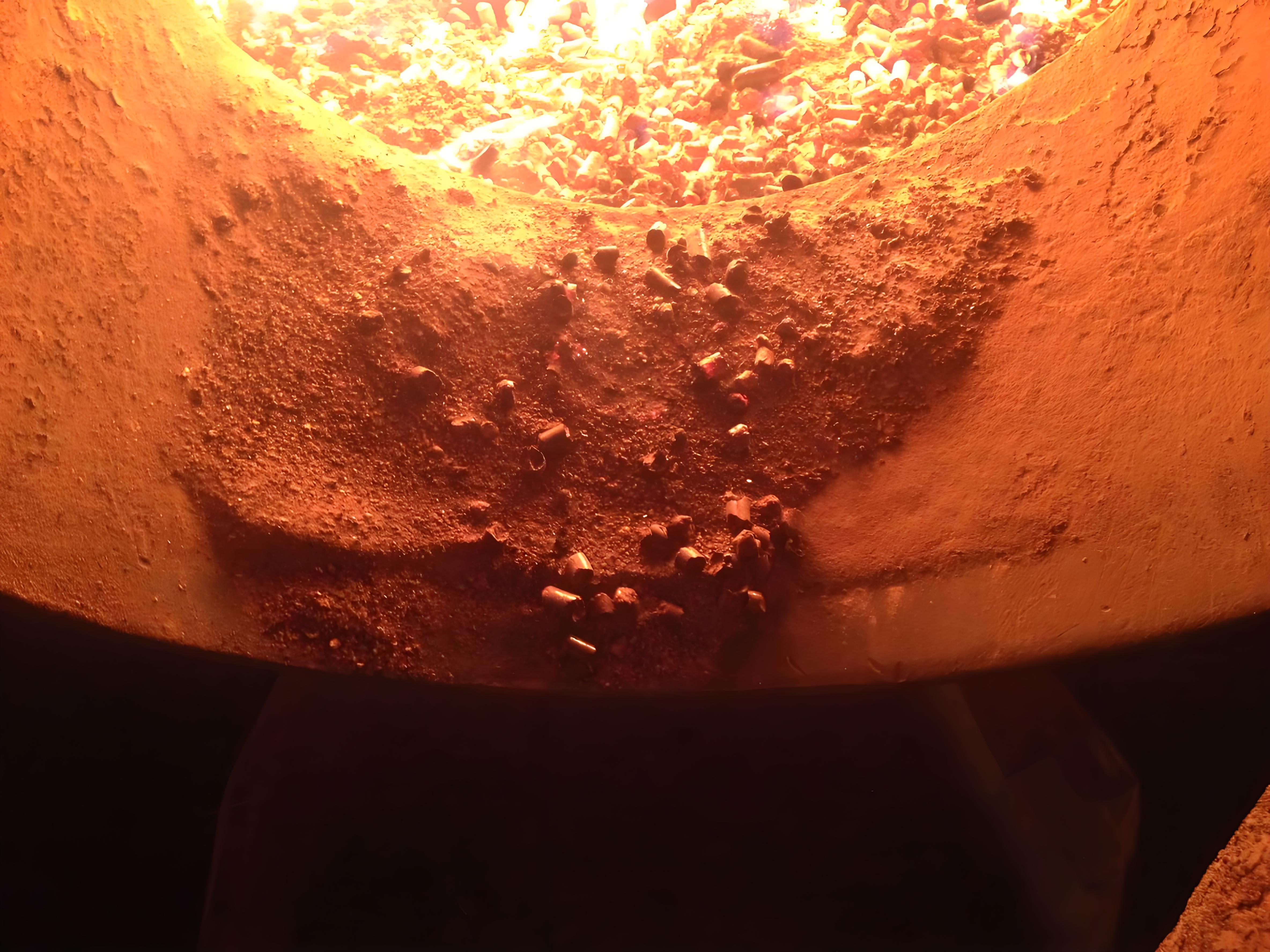 铝合金集中炉炉口结渣