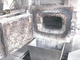 铝熔化炉耐火材料失效问题与解决方案